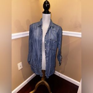 Sorry for the wrinkles but great condition jeans shirt